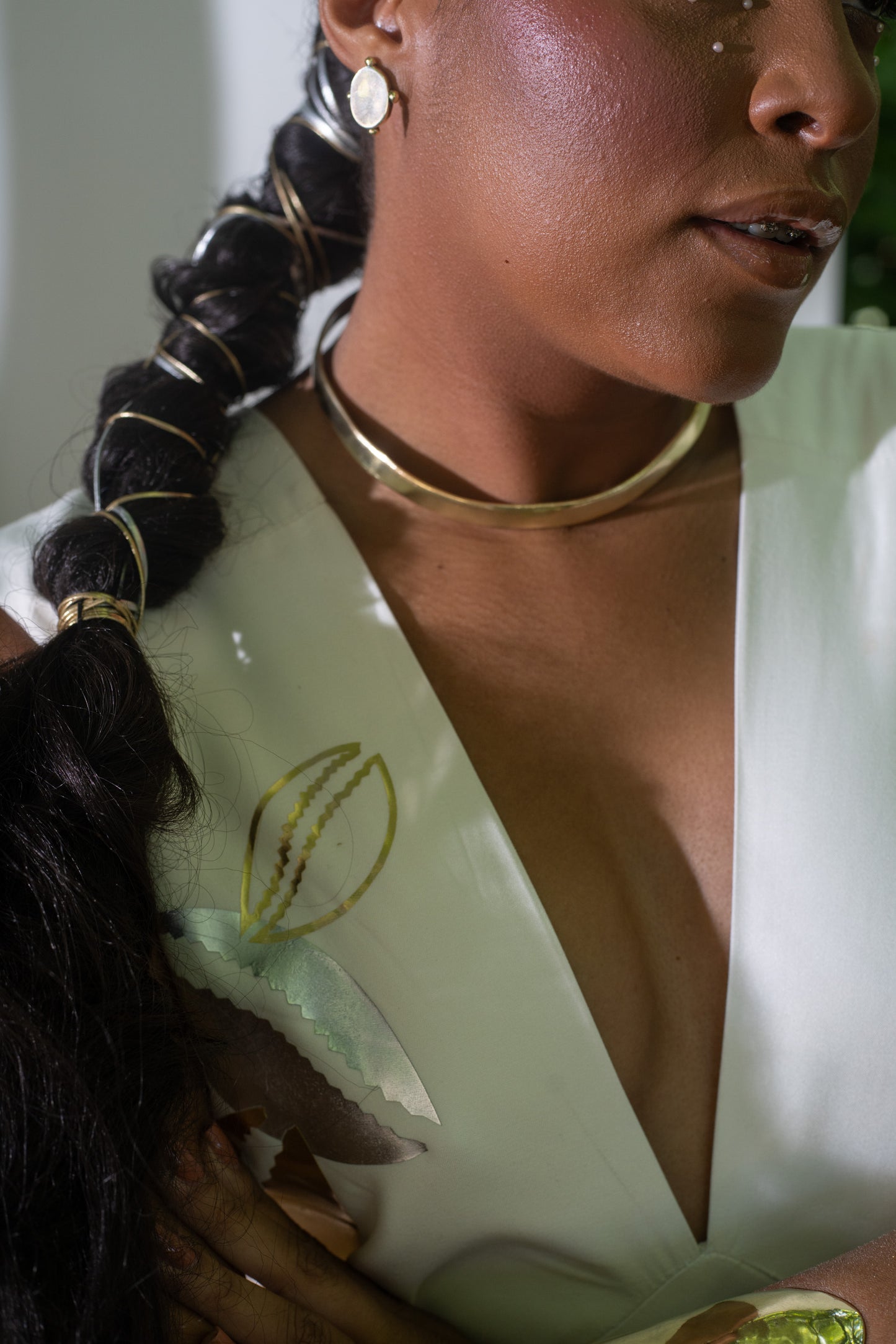 Chocker Búzio com pingente - Luana.B x Brass Oficina - Coleção ReNascimento