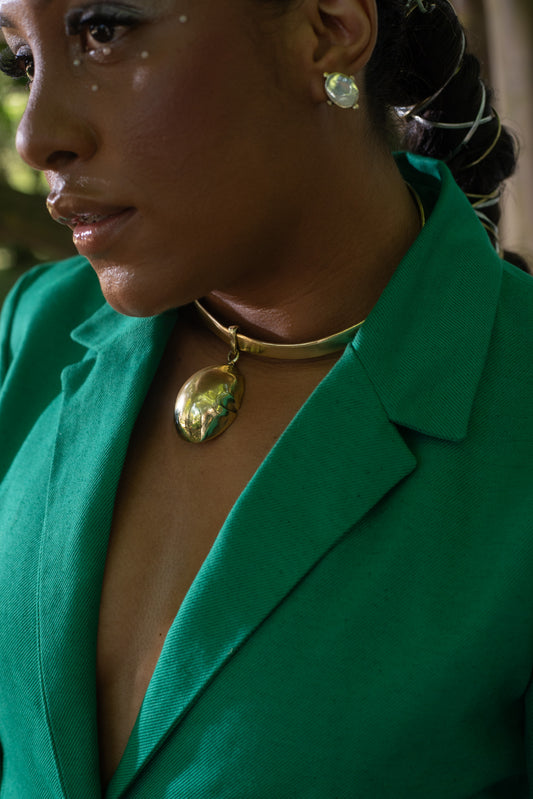 Chocker Búzio com pingente - Luana.B x Brass Oficina - Coleção ReNascimento